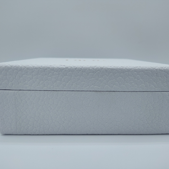 Dior Textured White Gift Box & Card Gold Logo 5x5 Hard Box Case Packaging NWOT - Picture 13 of 15